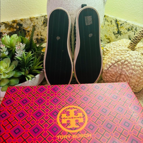 NEW Tory Burch Monogram Slip On Sneakers Size 8 - Picture 3 of 5